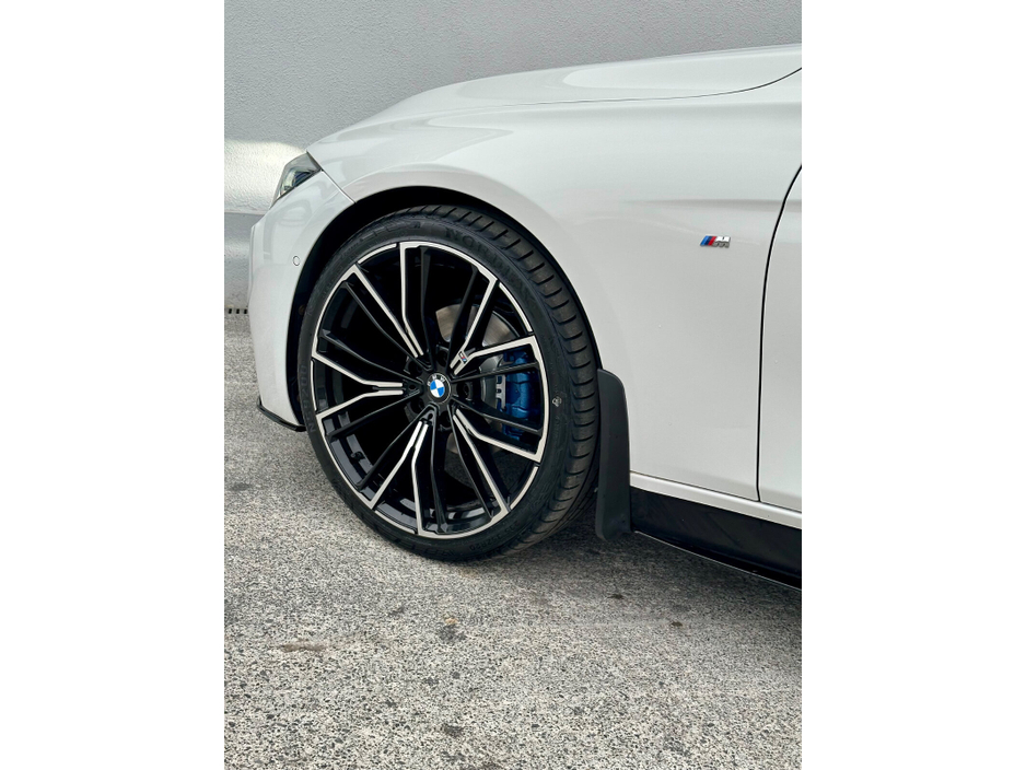 2017 BMW 3 Series - image 13