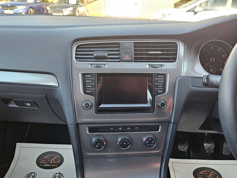 2013 Volkswagen Golf - image 25