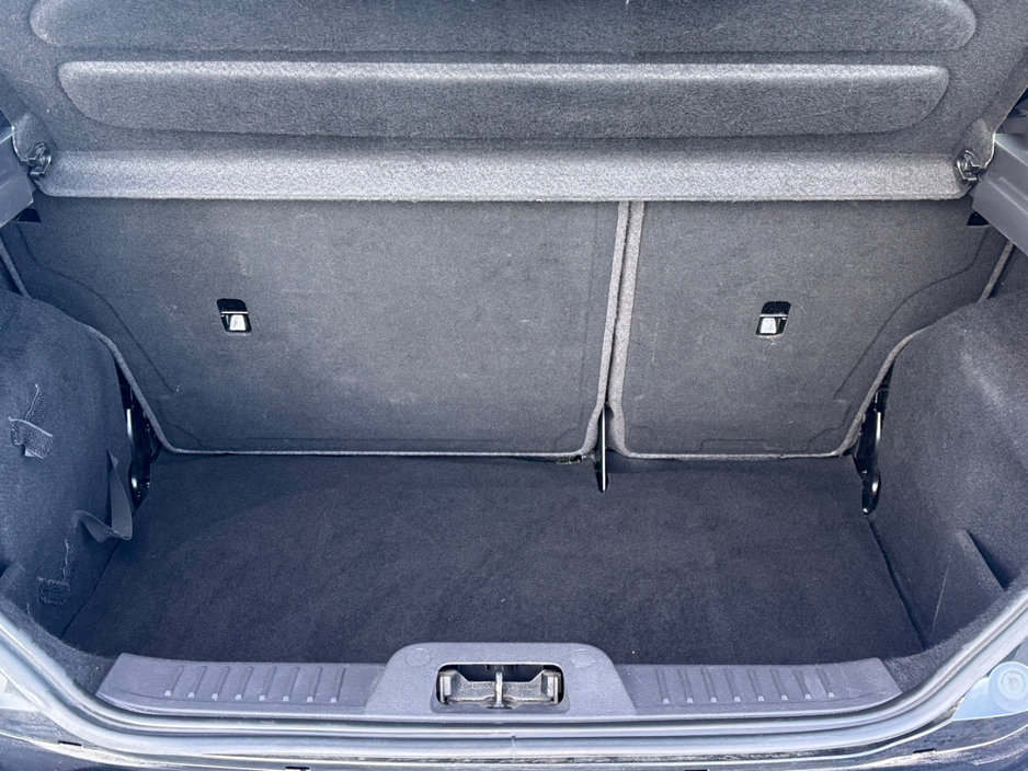 2015 Ford Fiesta - image 8