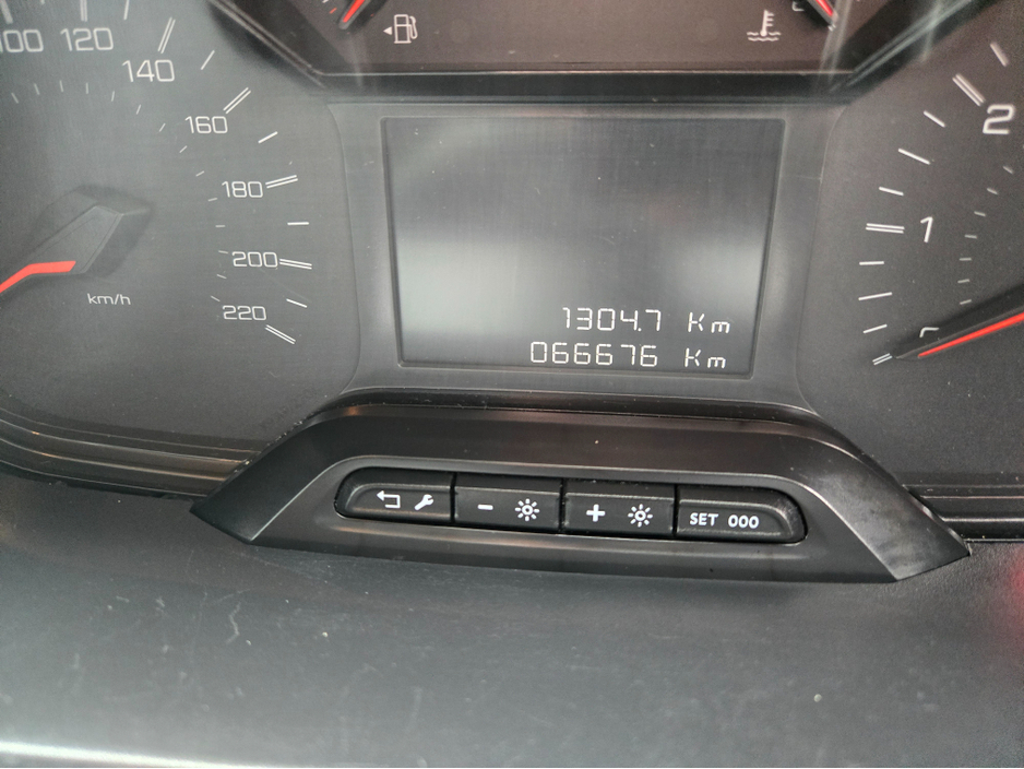 2024 Peugeot Partner - image 5