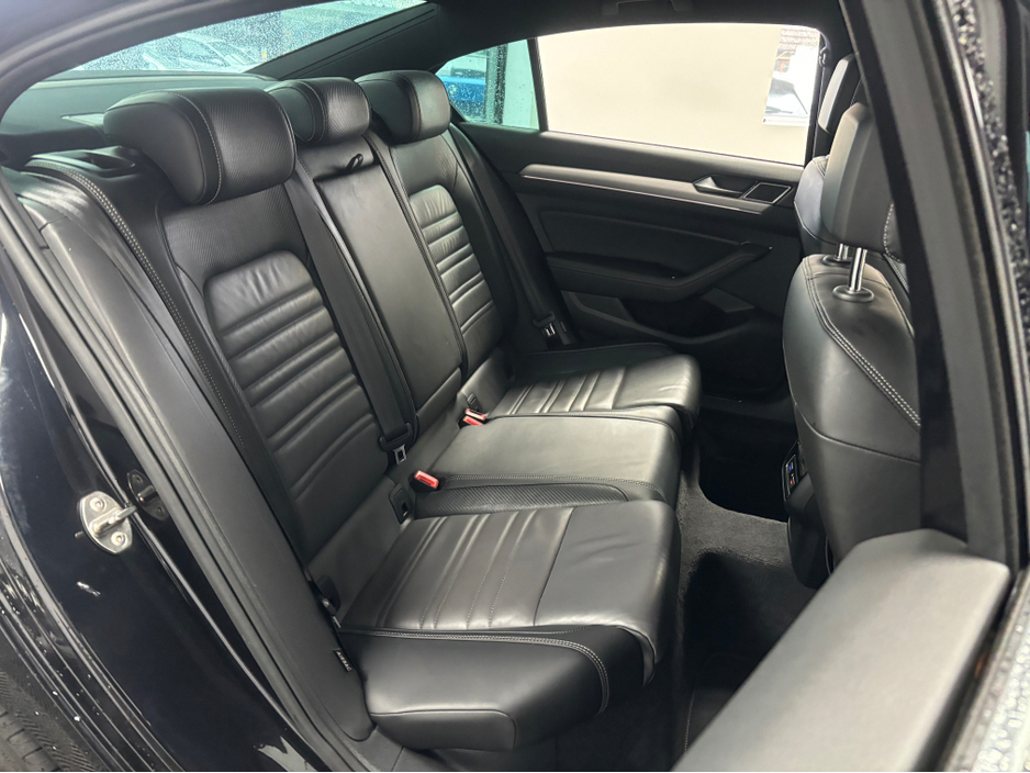 2017 Volkswagen Passat - image 13