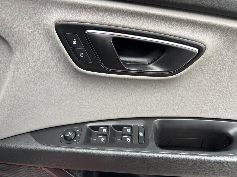 2015 SEAT Leon - image 33