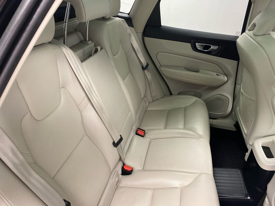 2023 Volvo XC60 - image 10