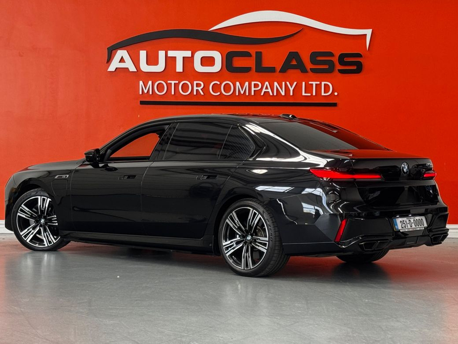 2025 BMW 7 Series - image 7