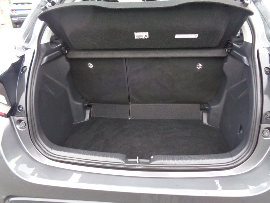 2022 Toyota Yaris - image 5