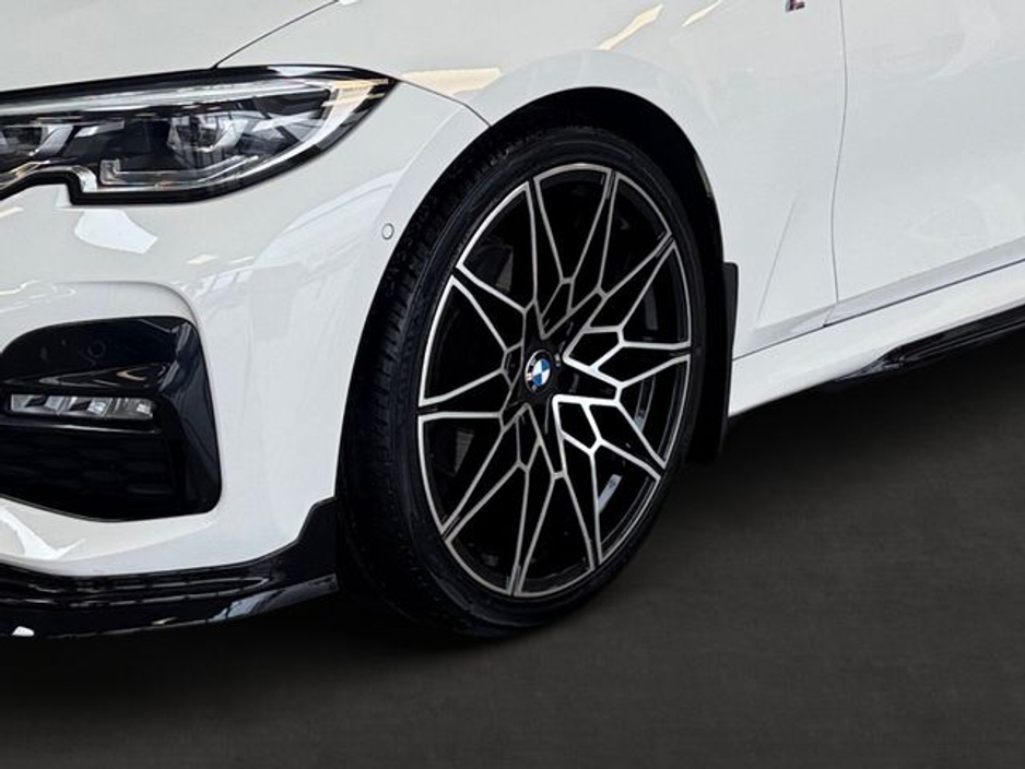 2021 BMW 3 Series - image 10