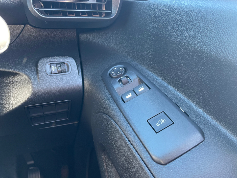 2024 Peugeot Partner - image 25