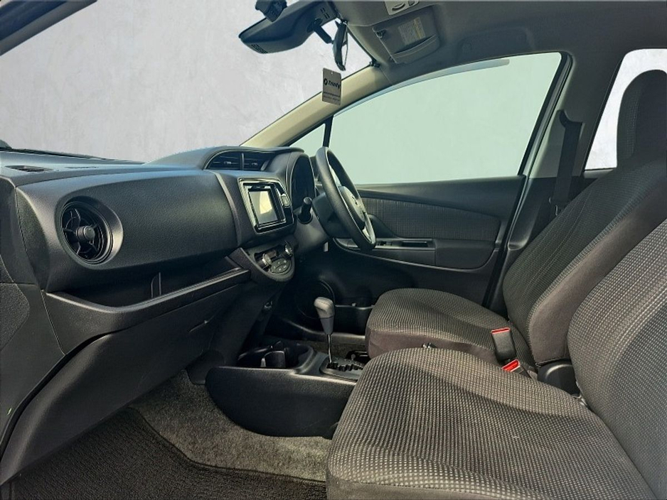 2017 Toyota Vitz - image 6