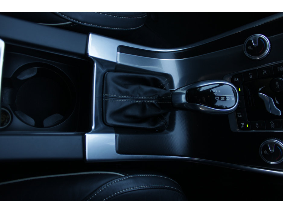 2016 Volvo XC60 - image 14