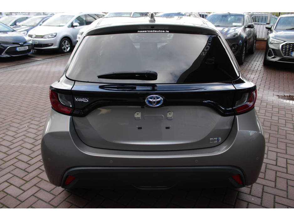 2021 Toyota Yaris - image 5