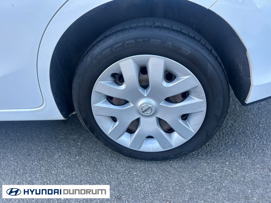 2017 Nissan Pulsar - image 8