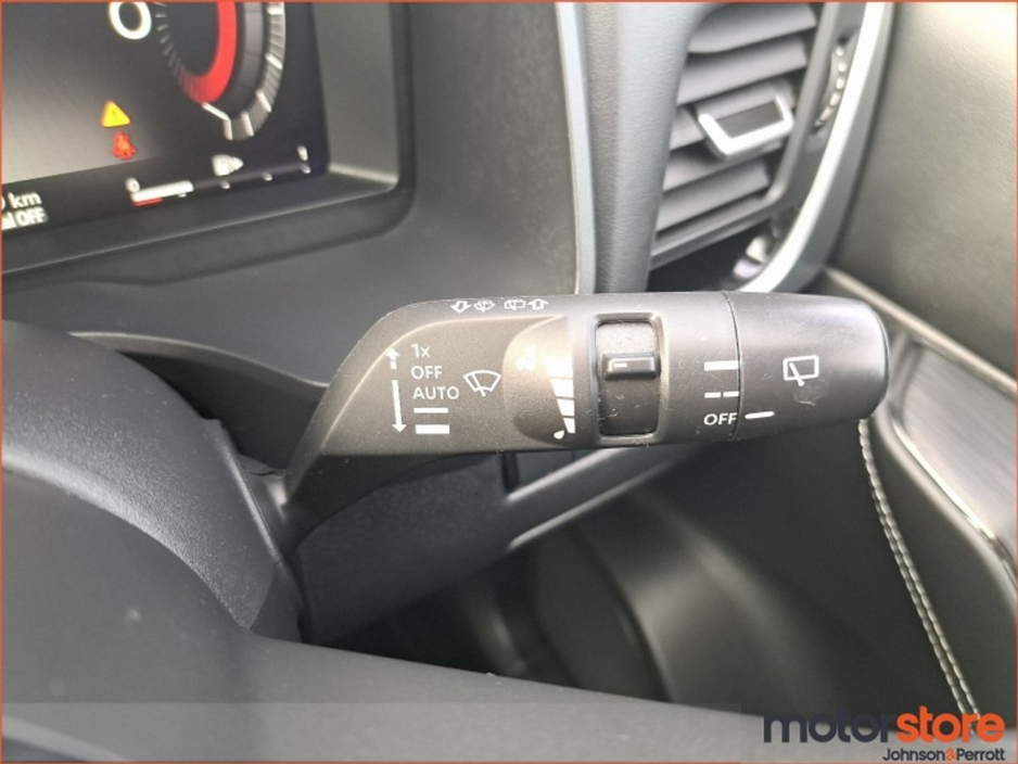 2023 Nissan Qashqai ONE LADY OWENER! ePOWER SV PREMIUM €30,900