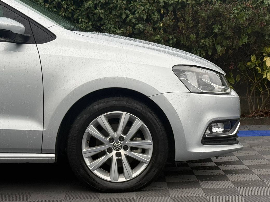 2016 Volkswagen Polo COMFORTLINE 1.2 TSI // FULL SERVICE HISTORY // LOW MILEAGE // DIGITAL CLIMATE CONTROL €13,750