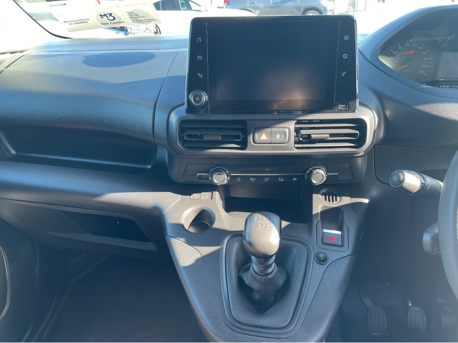 2024 Peugeot Partner - image 23