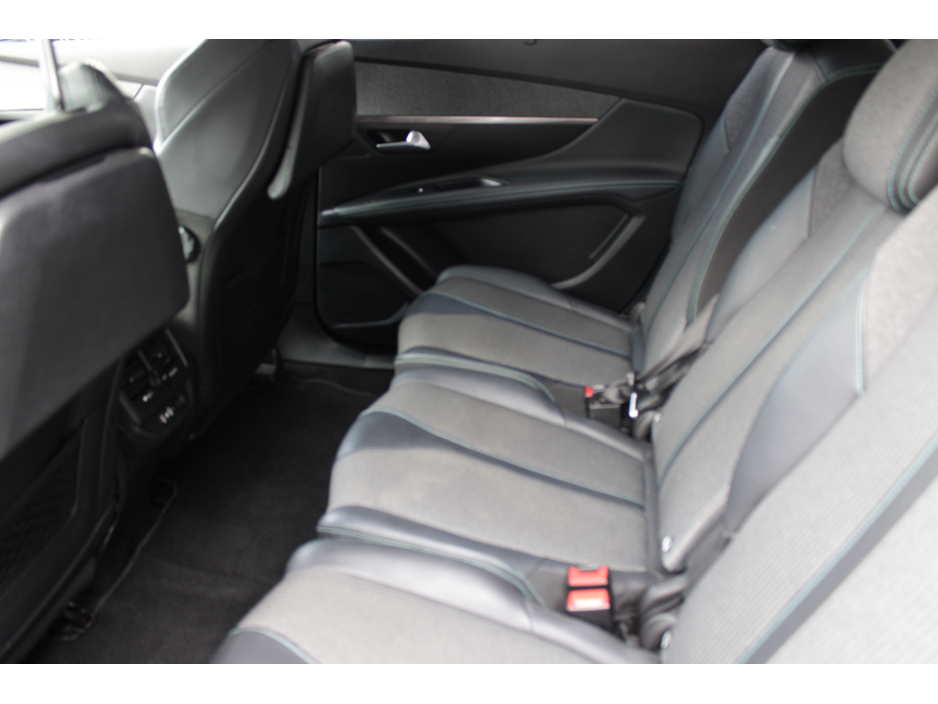 2022 Peugeot 5008 - image 23