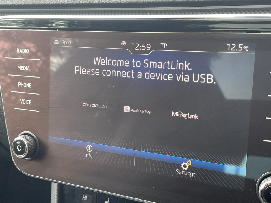 2018 Skoda Superb - image 16