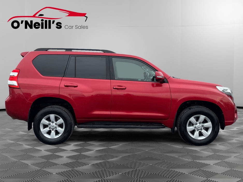 2016 Toyota Landcruiser - image 2