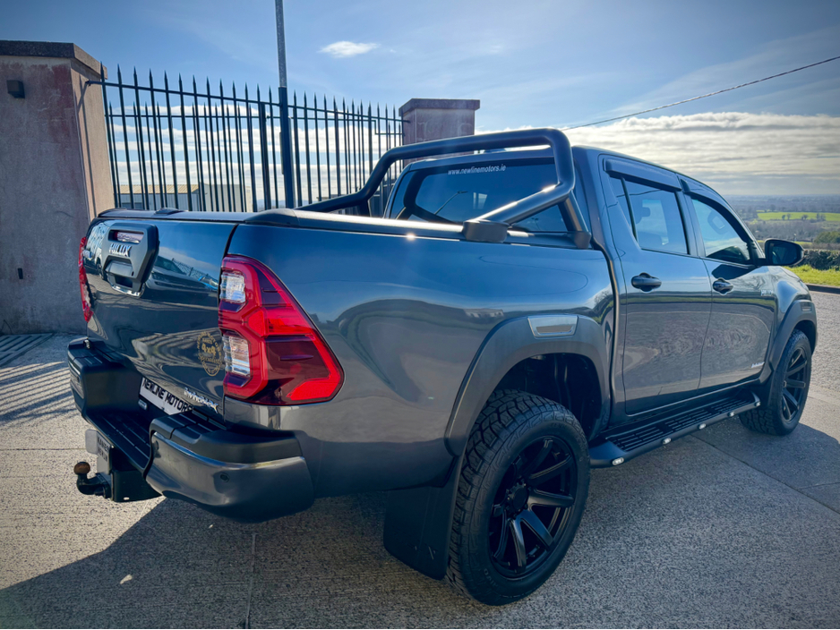 2024 Toyota Hilux - image 6