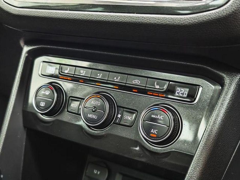 2017 Volkswagen Tiguan - image 29