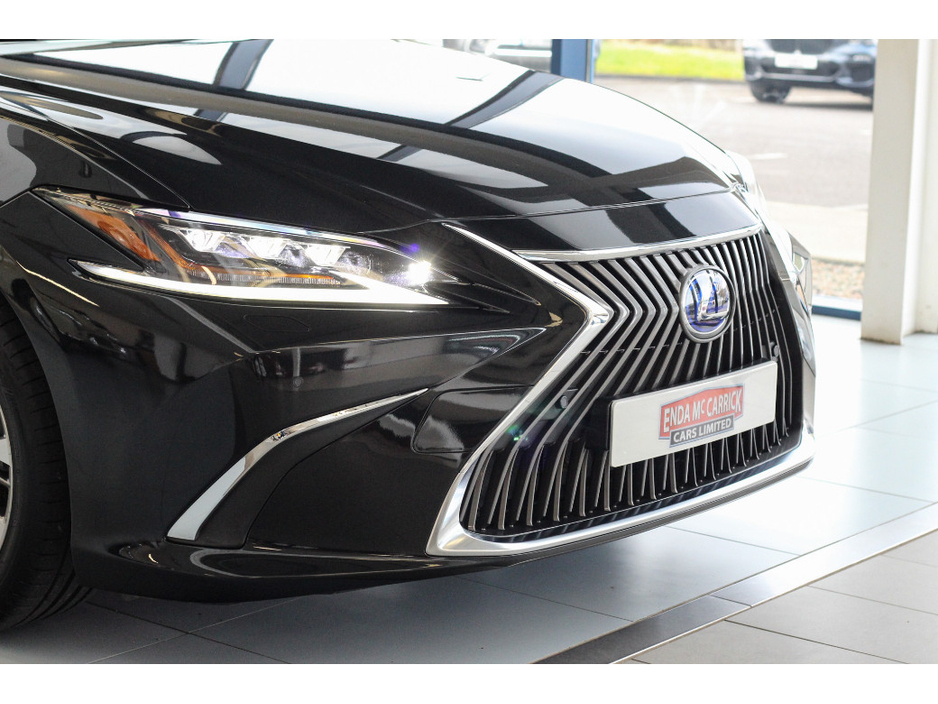 2021 Lexus ES 300 H - image 5