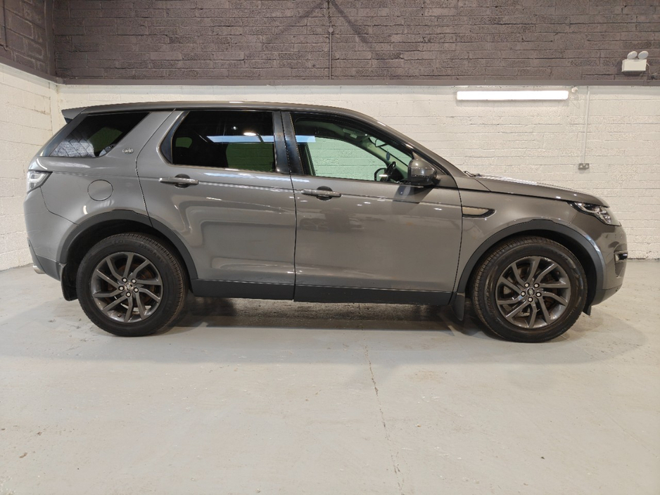 2016 Land Rover Discovery Sport - image 5