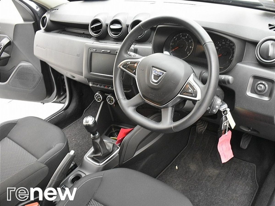 2019 Dacia Duster - image 6