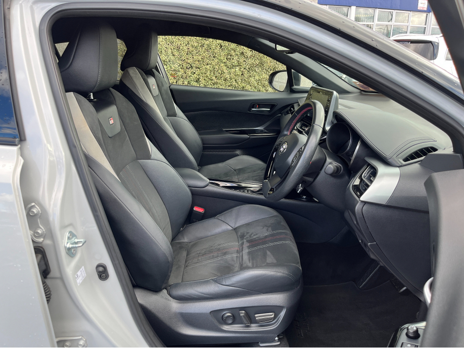 2022 Toyota C-HR - image 10