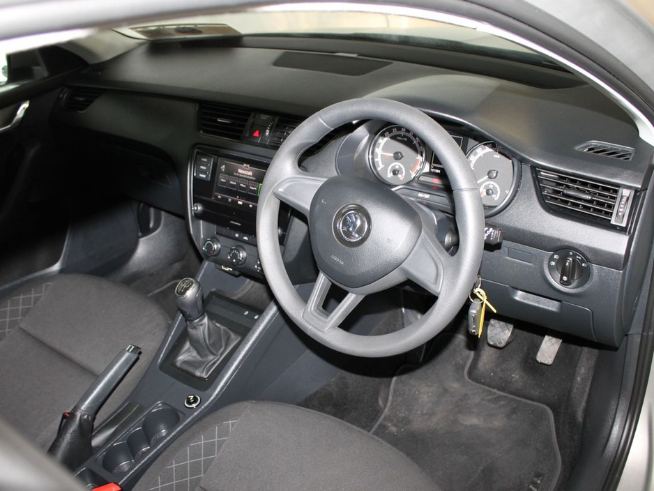 2019 Skoda Octavia - image 12