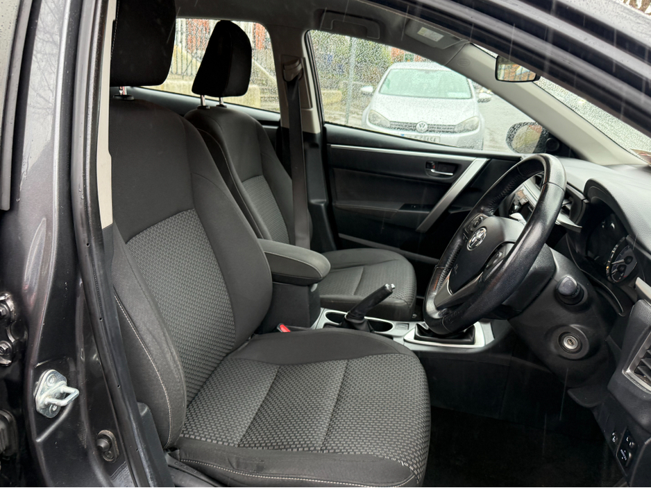 2016 Toyota Corolla - image 12