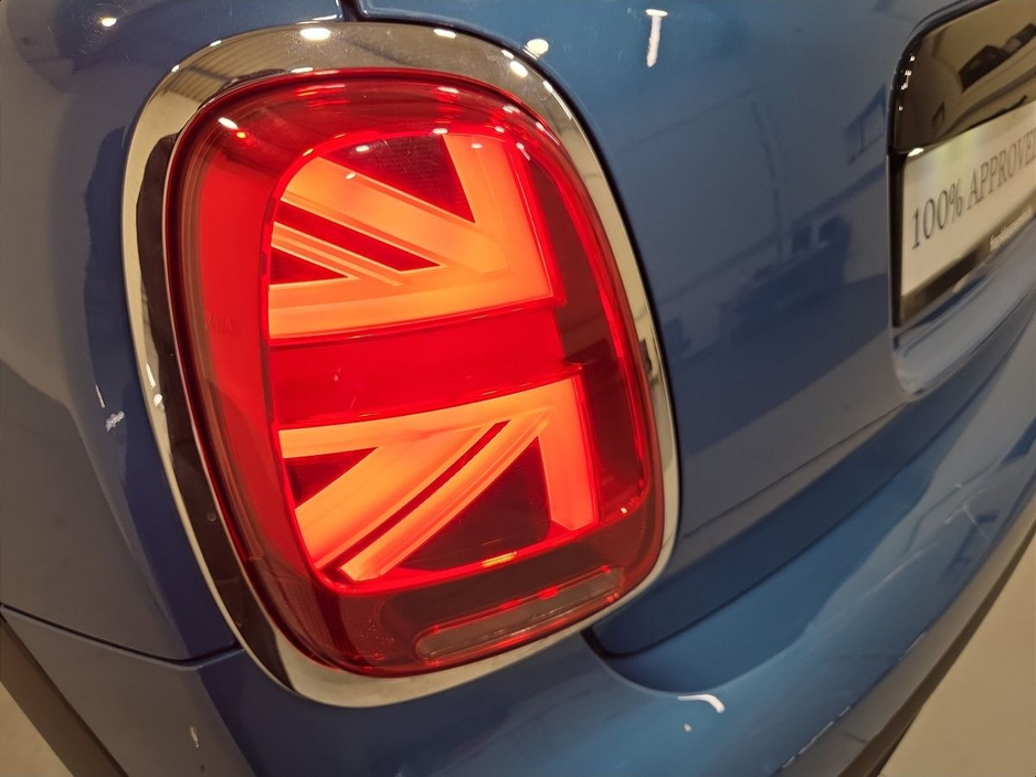 2022 MINI Hatch - image 19