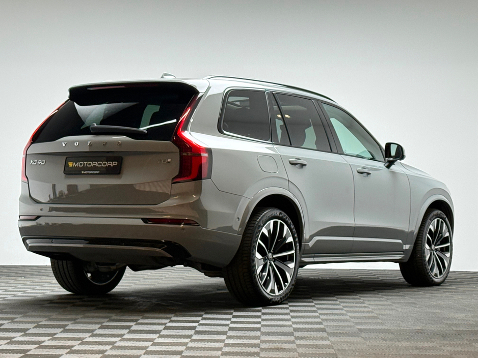 2025 Volvo XC90 - image 7