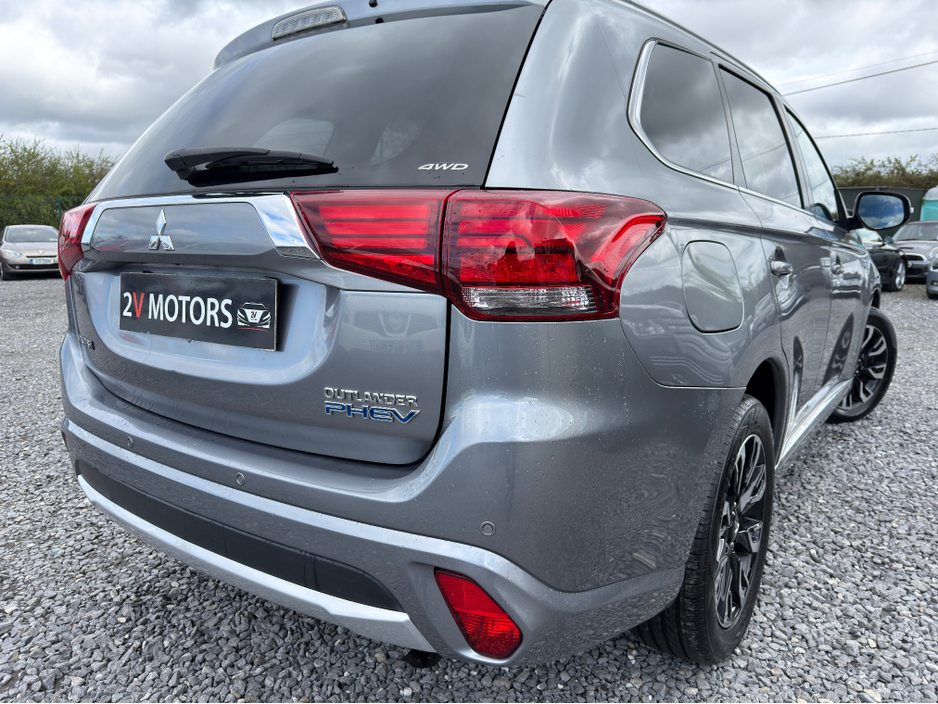 2016 Mitsubishi Outlander - image 6