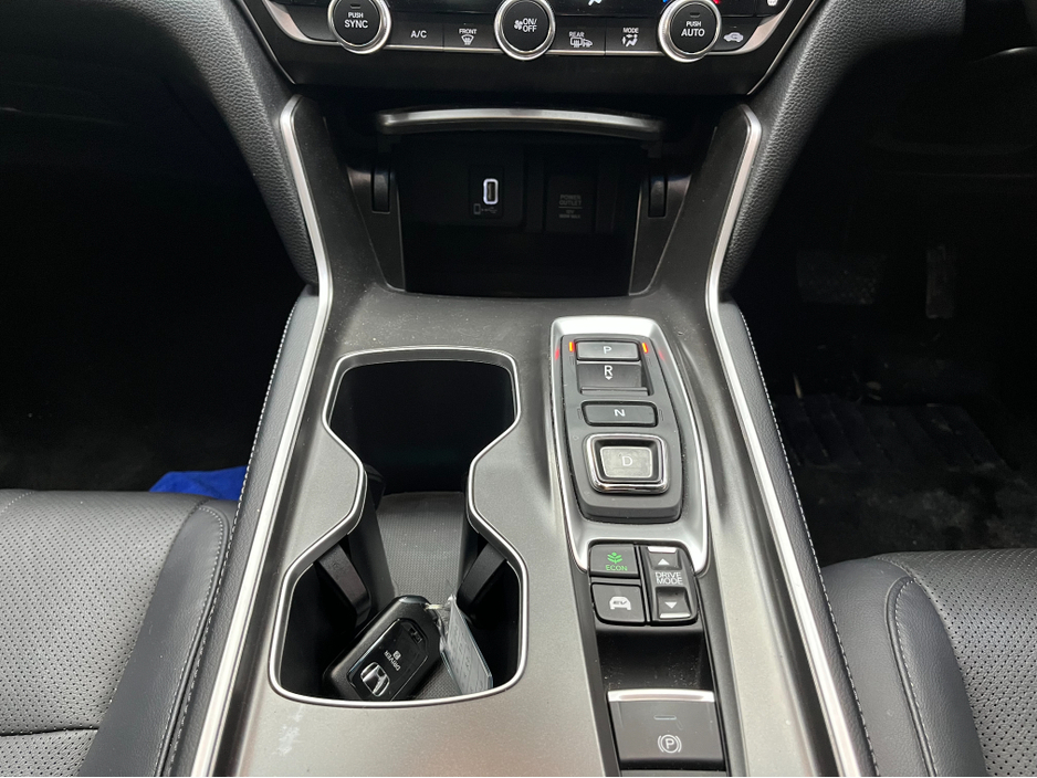 2020 Honda Accord €27950 2020 HONDA ACCORD EX 2.0 AUTOMATIC / CRUISE CONTROL / REVERSE CAMERA / ELECTRIC MEMORY & HEATED SEATS / HEATED REAR SEATS €27,950
