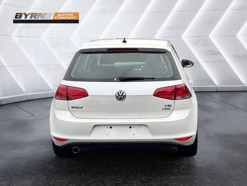 2015 Volkswagen Golf - image 4