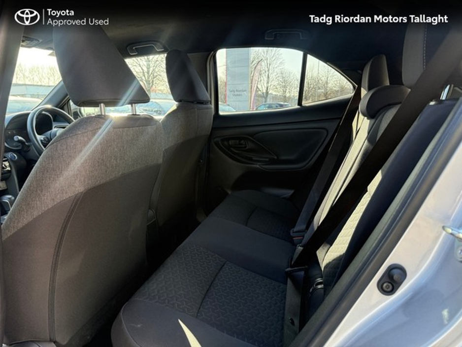 2023 Toyota Yaris Cross - image 7