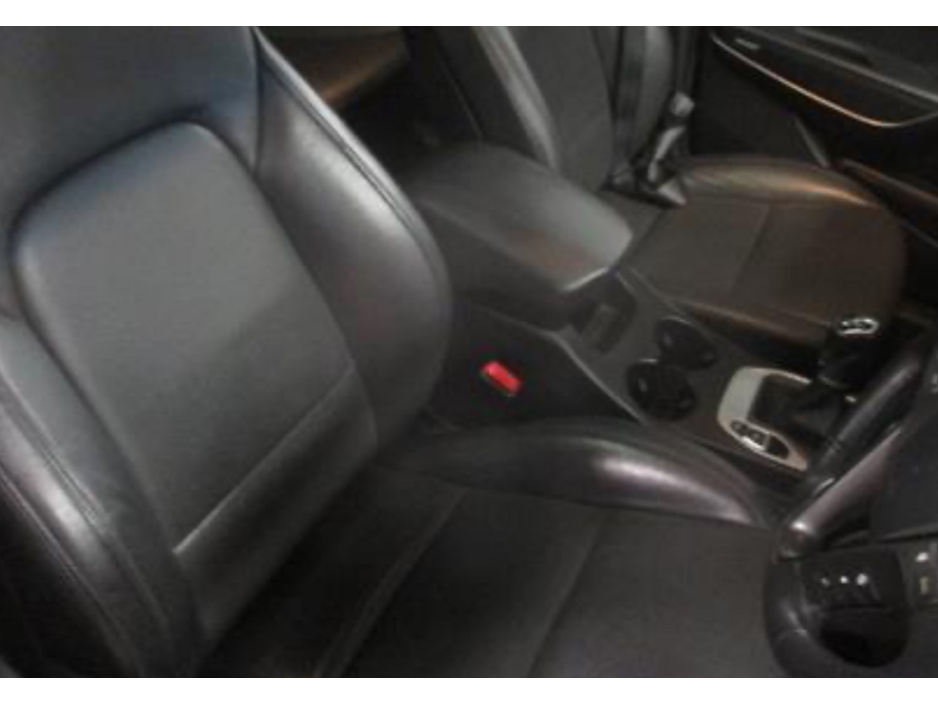 2017 Hyundai Santa Fe - image 2