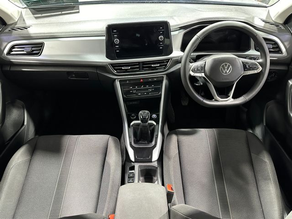 2025 Volkswagen T-Roc - image 9