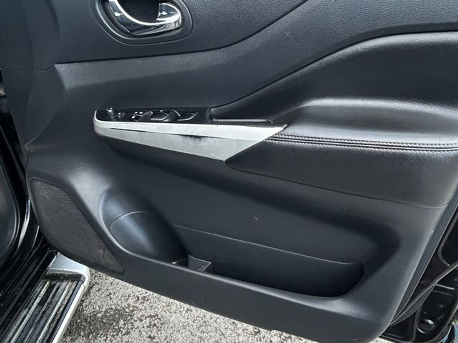 2017 Nissan Navara - image 16