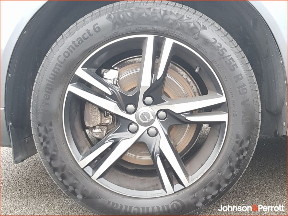 2021 Volvo XC60 - image 16