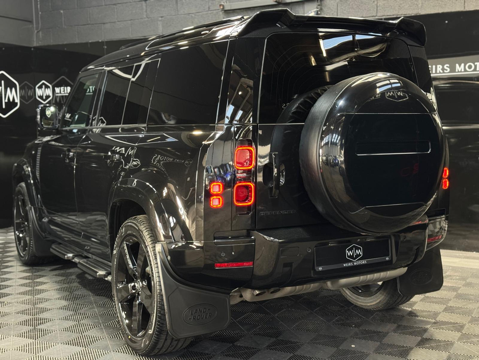 2021 Land Rover Defender - image 12