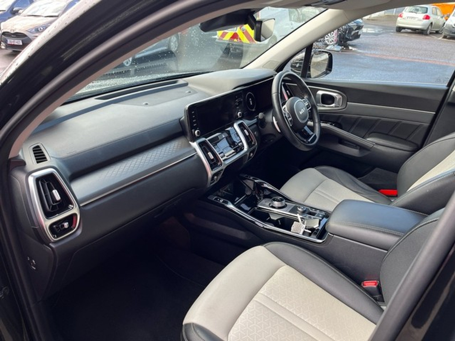 2023 Kia Sorento - image 6