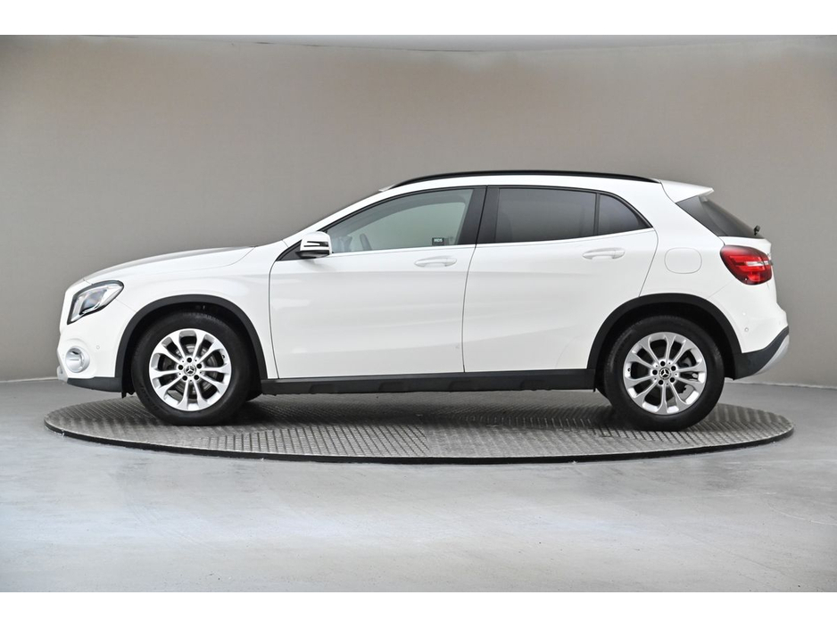 2019 Mercedes-Benz GLA Class GLA 180 *HALF LEATHER*REVERSE CAM*PARK SENSORS* €25,890