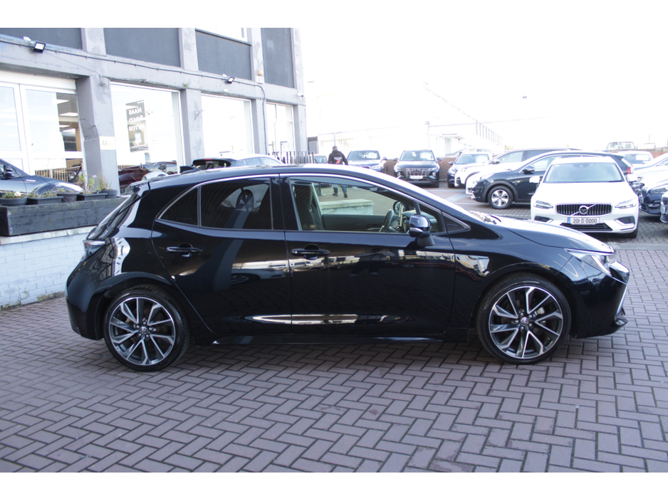 2020 Toyota Corolla - image 3