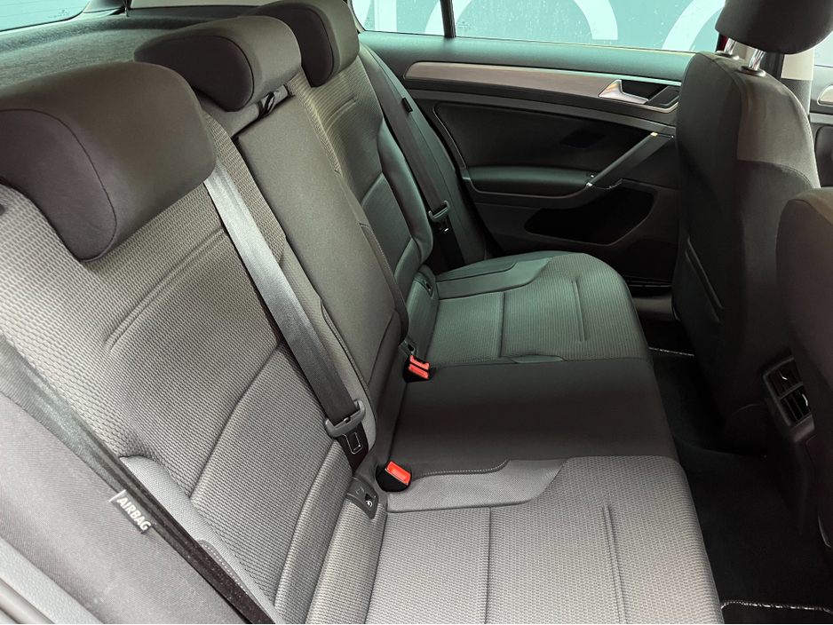 2017 Volkswagen Golf - image 11