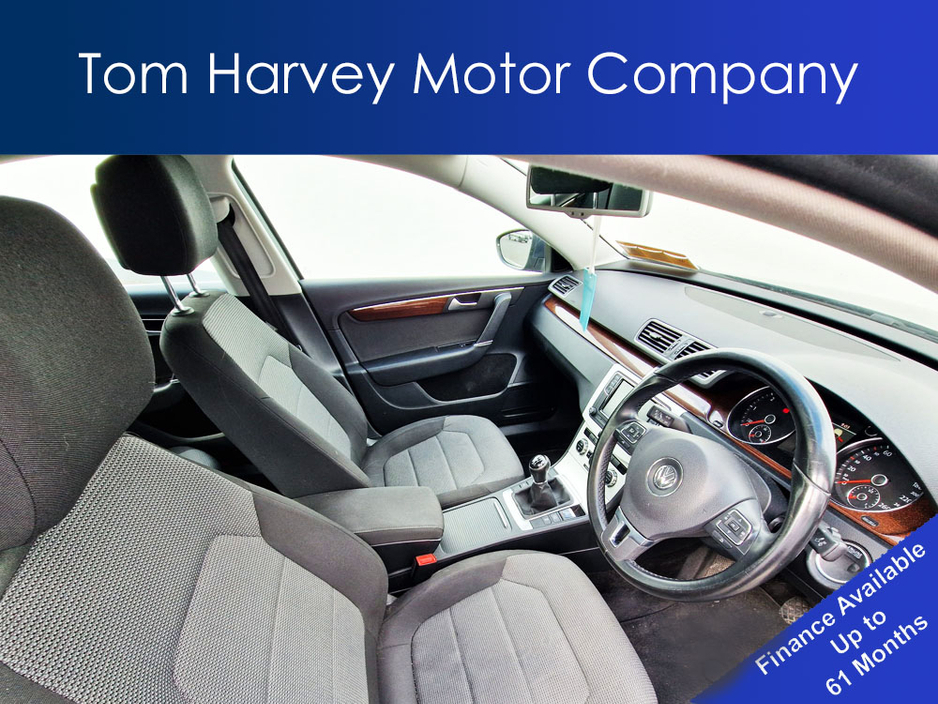 2014 Volkswagen Passat - image 4