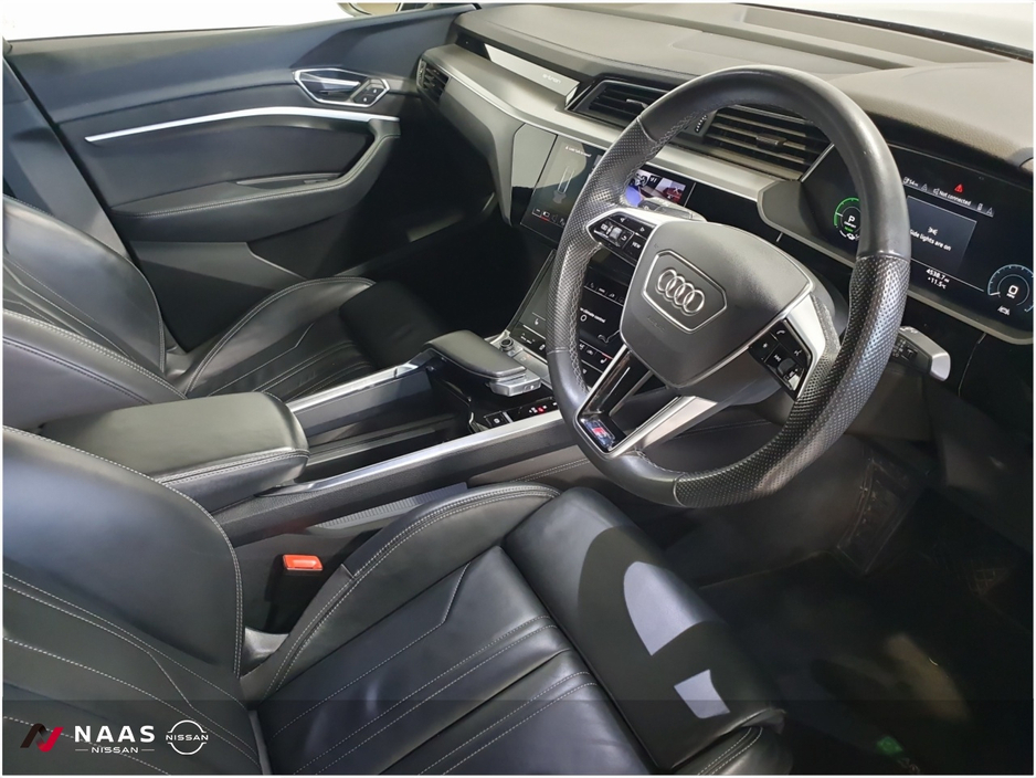 2022 Audi e-tron - image 11