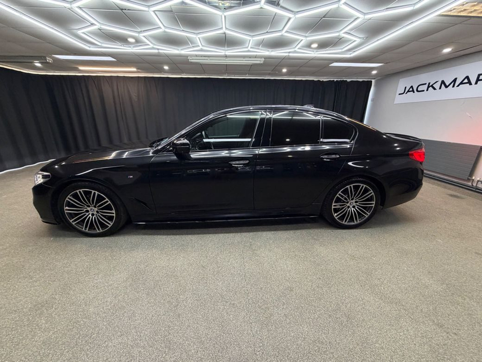 2017 BMW 5 Series - image 6