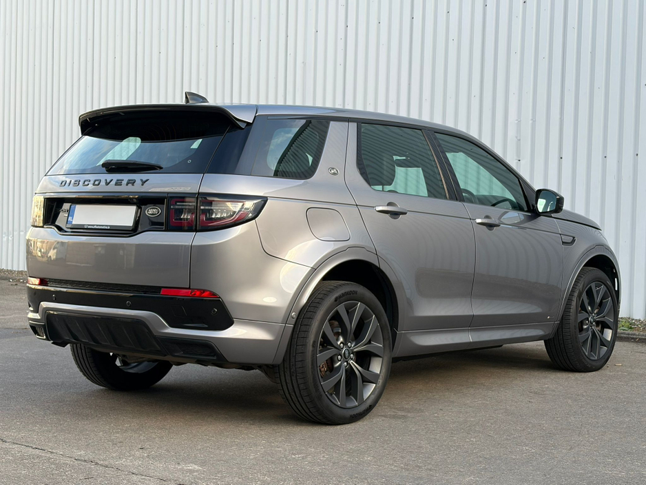 2021 Land Rover Discovery - image 3