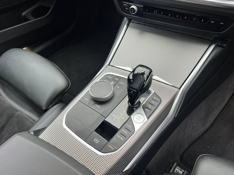 2021 BMW 3 Series - image 11