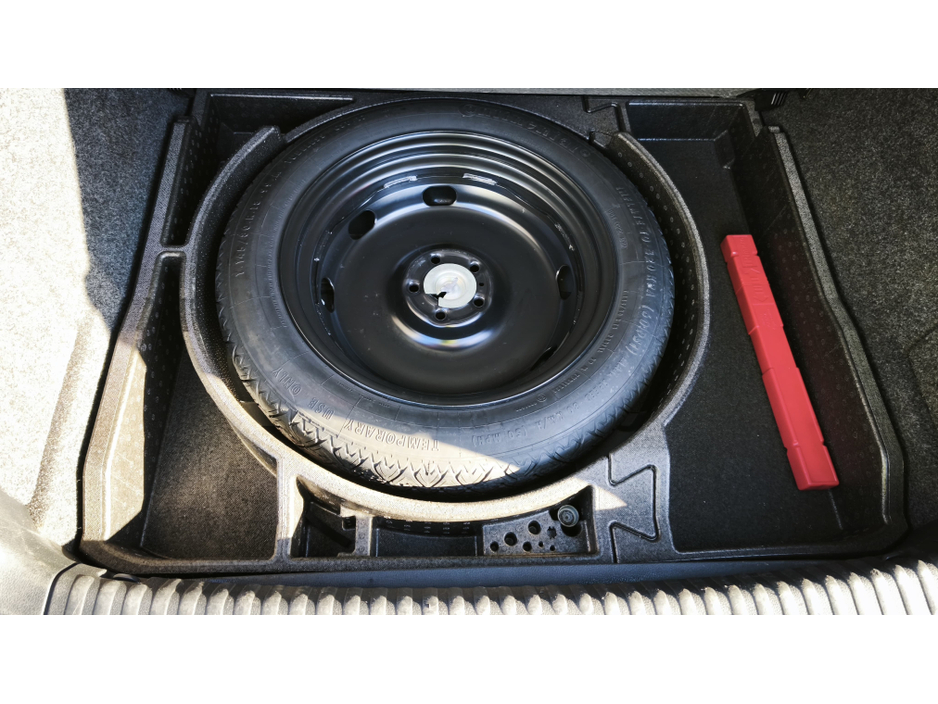 2015 Volkswagen Tiguan - image 11